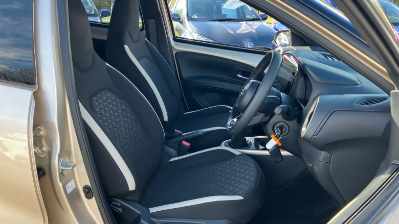 Toyota Aygo X 1.0 VVT-i Edge 5dr Petrol Hatchback